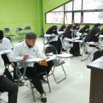 Pelaksanaan ujian Mid Test Bahasa UPT Bahas Tahun Ajaran 2023/2024