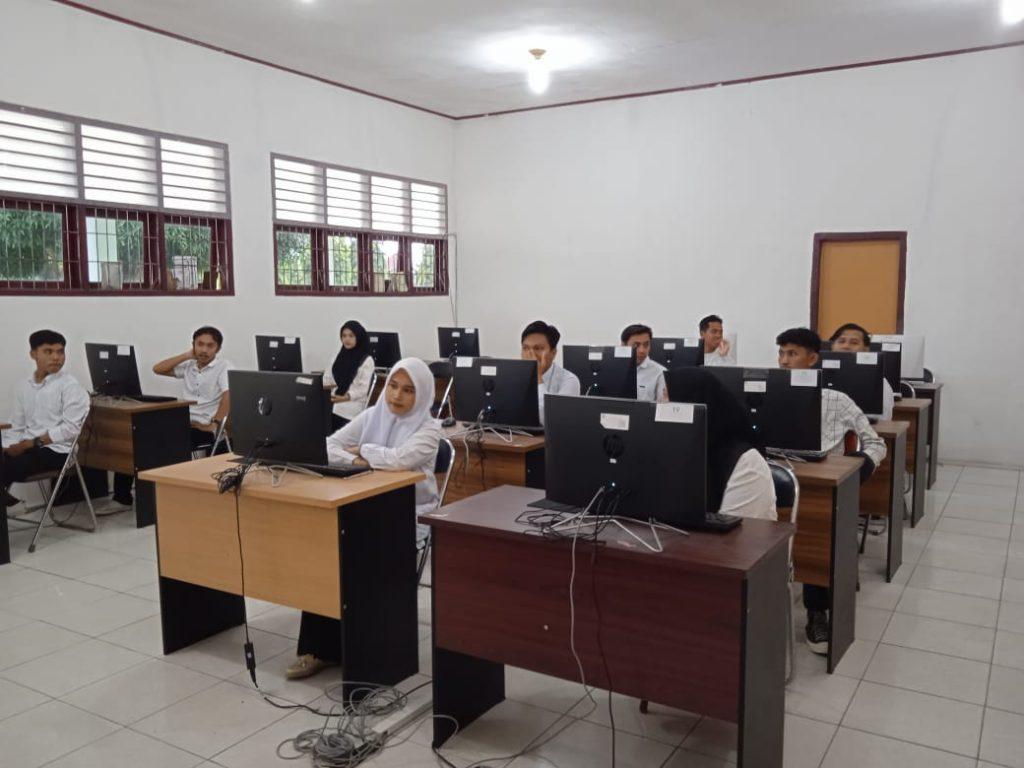 Pembukaan Ujian TOEFL dan TOAFL Mahasiswa NIM 20 di UIN Syahada