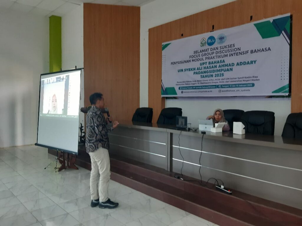 Focus Group Discussion (FGD) Penyusunan Modul Praktikum Bahasa